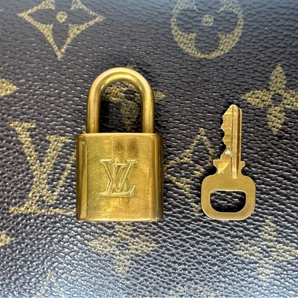 Louis Vuitton Padlock Lock and Key 1 Set Brass Gold
Number 343 Gold Color - Picture 3 of 4
